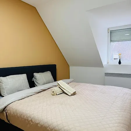 Quiet, Bright & Downtown *