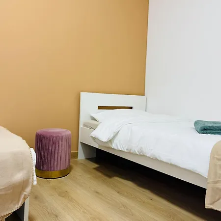 Lägenhet Quiet, Bright & Downtown